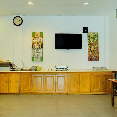 Townhouse Oak Palembang Near Jembatan Ampera Formerly Azzura Hotel Екстериор снимка
