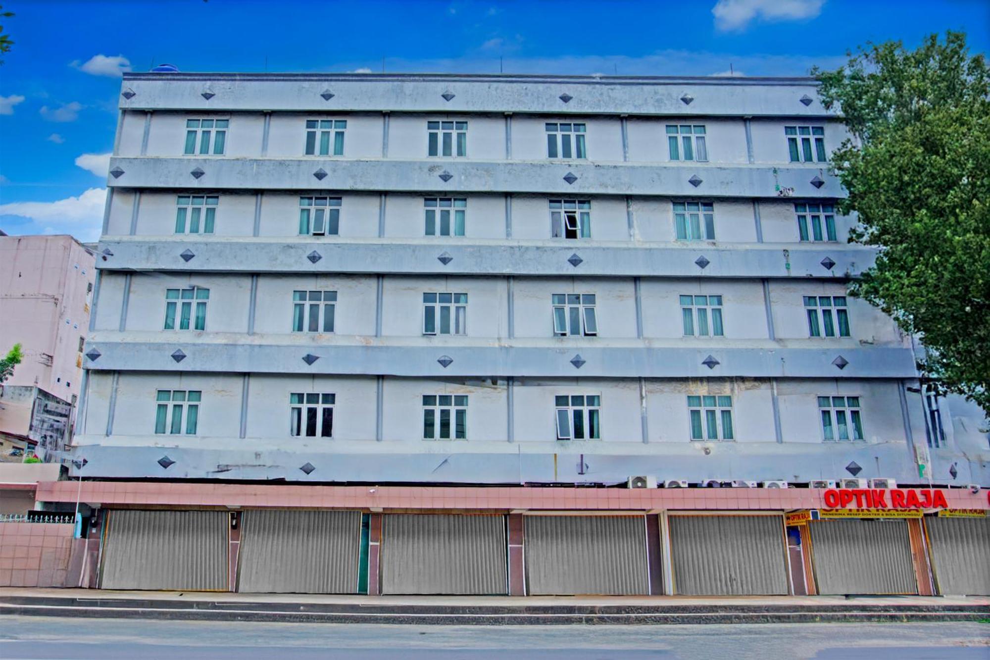 Townhouse Oak Palembang Near Jembatan Ampera Formerly Azzura Hotel Екстериор снимка