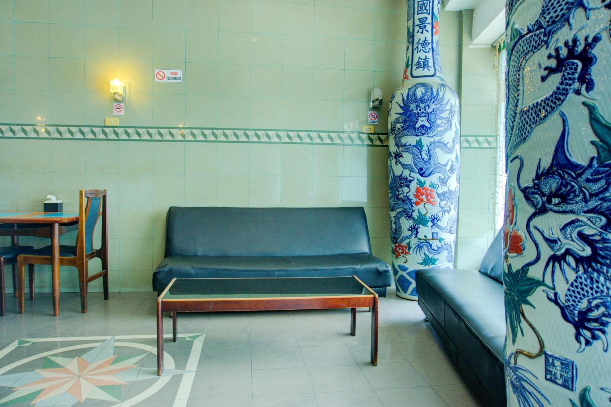 Townhouse Oak Palembang Near Jembatan Ampera Formerly Azzura Hotel Екстериор снимка