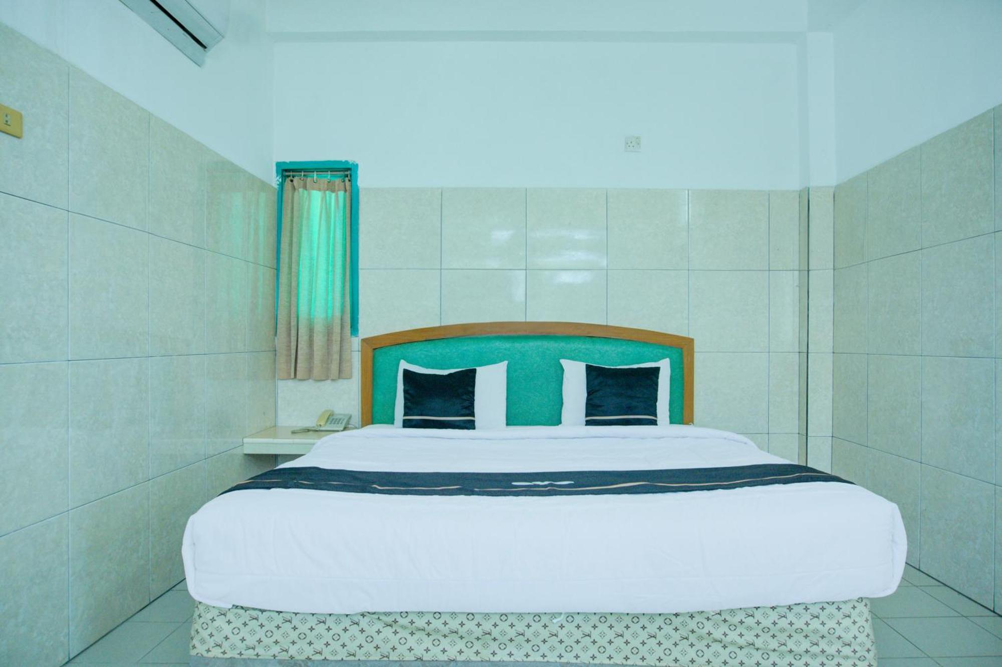 Townhouse Oak Palembang Near Jembatan Ampera Formerly Azzura Hotel Екстериор снимка