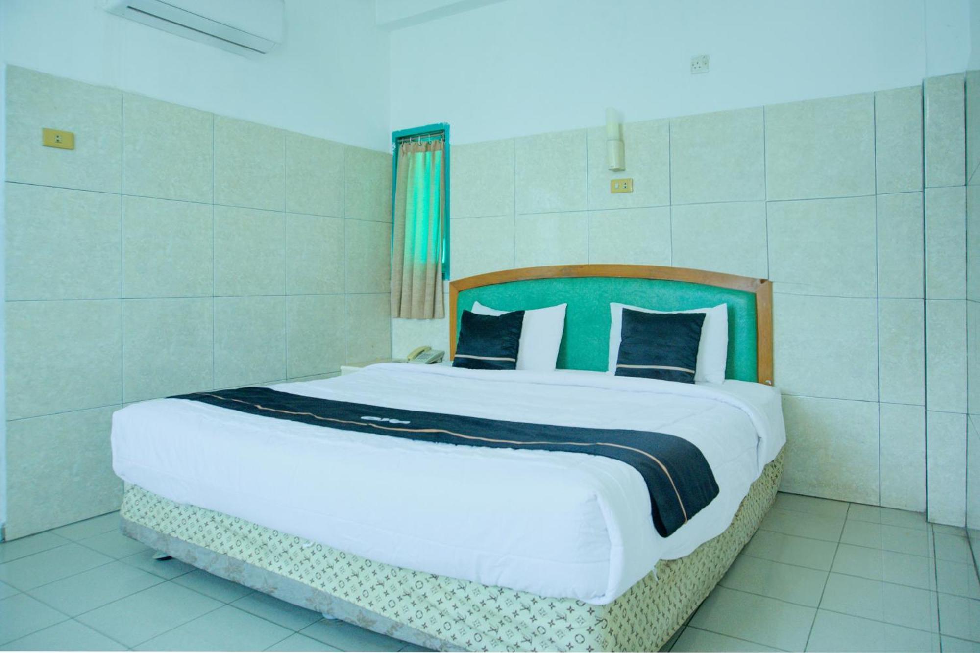 Townhouse Oak Palembang Near Jembatan Ampera Formerly Azzura Hotel Екстериор снимка