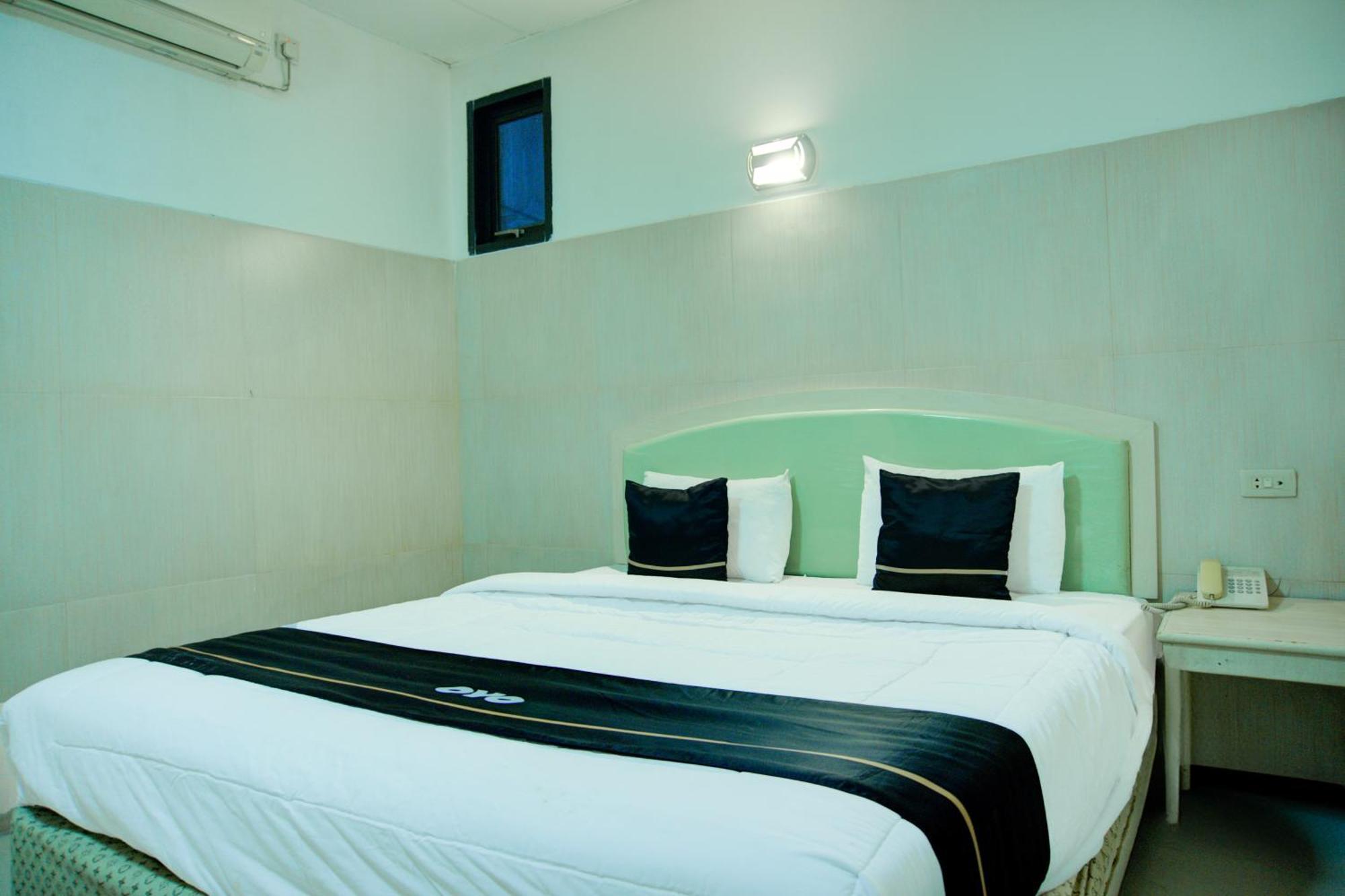 Townhouse Oak Palembang Near Jembatan Ampera Formerly Azzura Hotel Екстериор снимка